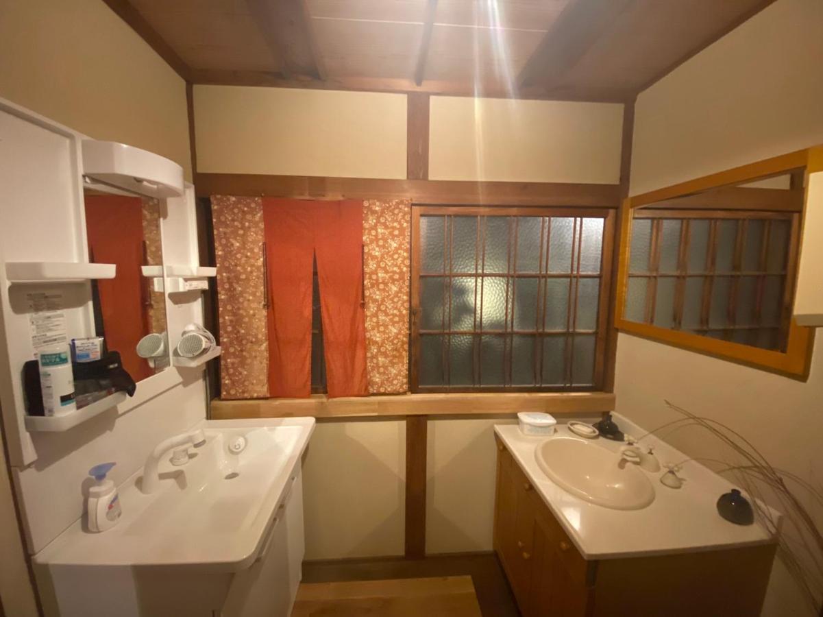 Guesthouse Omoya--全個室--囲炉裏のぬくもりと共にグループの絆を深める古民家宿でゆっくりとした時間を-6名部屋-6名部屋-8名部屋--最大20名-ペット同伴可は一室のみ- Matsuyama  Bagian luar foto